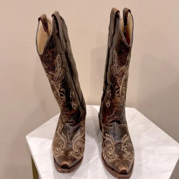 🔥Circle G Distressed Brown Embroidered Heeled Boots🔥 - Picture 7 of 7